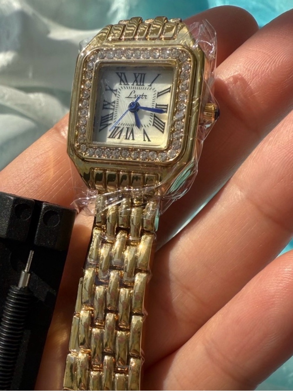 Panthere Elegant Gold Watch - Picture 5 of 5
